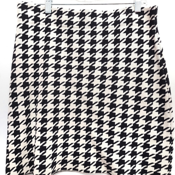LOFT Dresses & Skirts - LOFT Black and White Houndstooth A-Line Mini